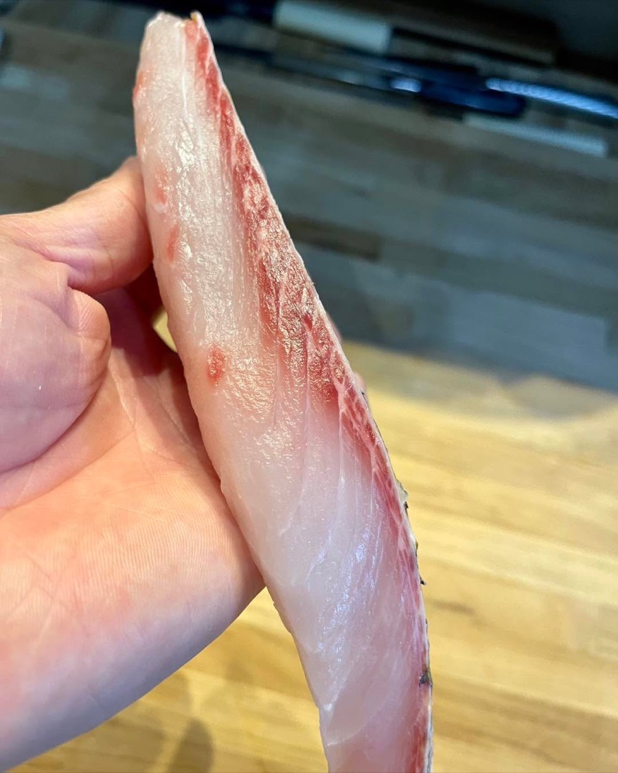 雲霧食堂熟成魚切片處理過程
