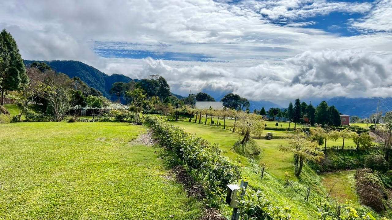 雲霧農場低密度安靜露營與雲海山景